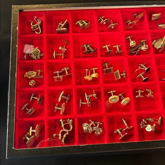 35 pairs of cufflinks, in display box. GUC assorted styles - Picture 11 of 15